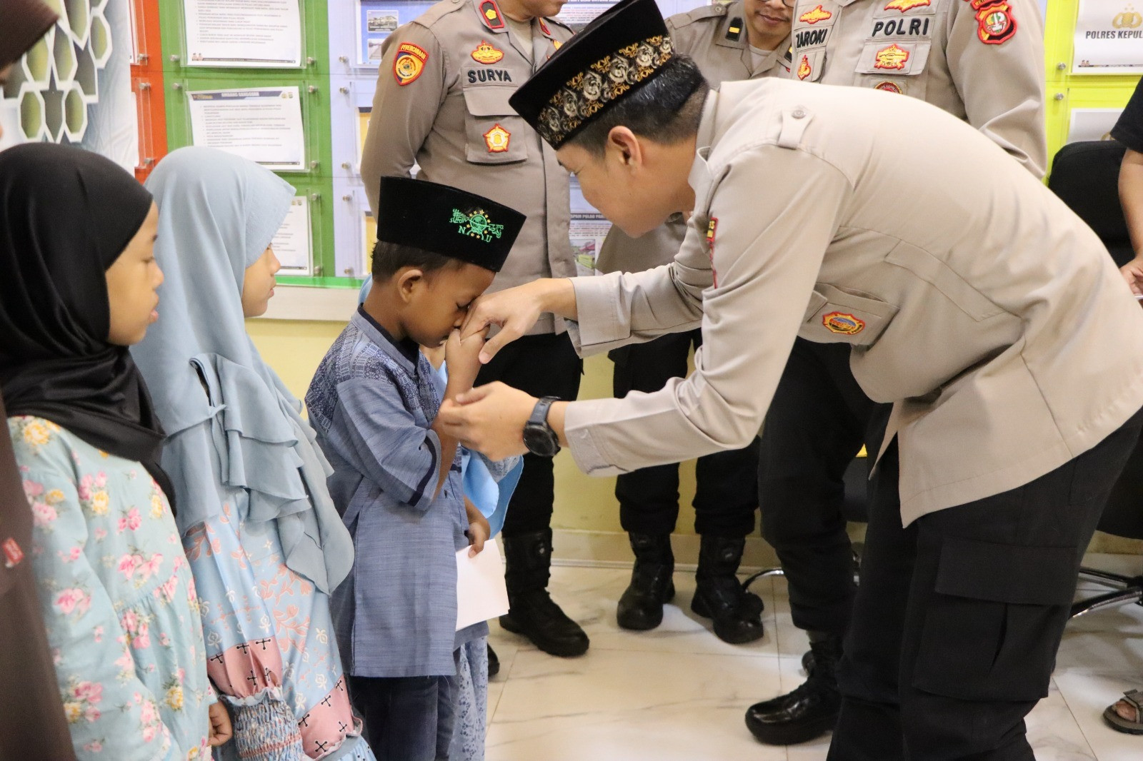 Polres Kepulauan Seribu Gelar Berbuka Puasa Bersama Media dan Santuni 10 Anak Yatim di Aula Wicaksana Laghawa