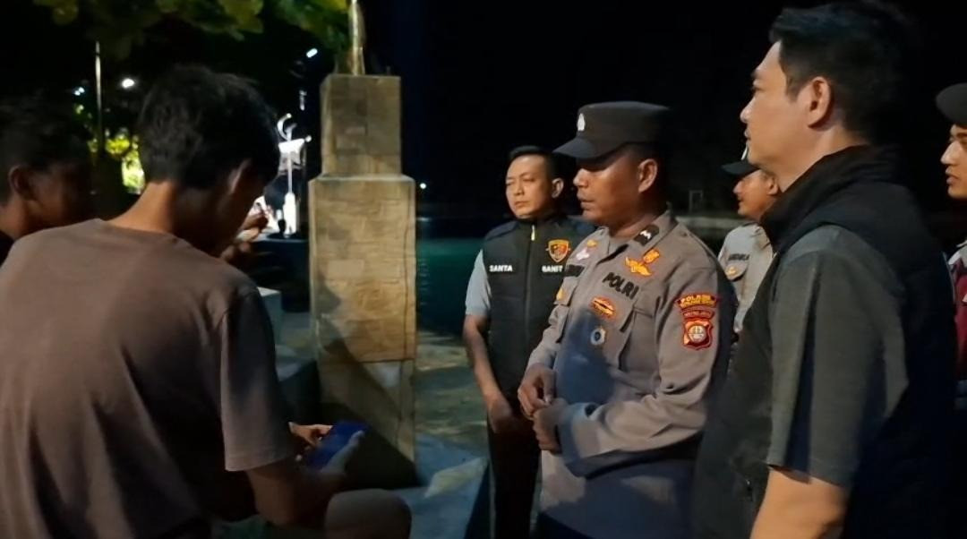 Jakarta On The Spot Dini Hari, Polsek Kepulauan Seribu Selatan Sosialisasikan Layanan Polisi 110 kepada Warga