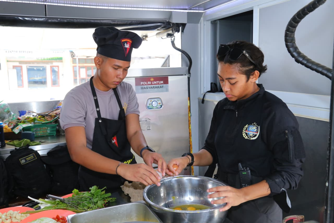 Hari ke-6 Latsitardanus 2026, Taruna Akpol Masak di Dapur Lapangan untuk Ratusan Warga Aceh Tamiang