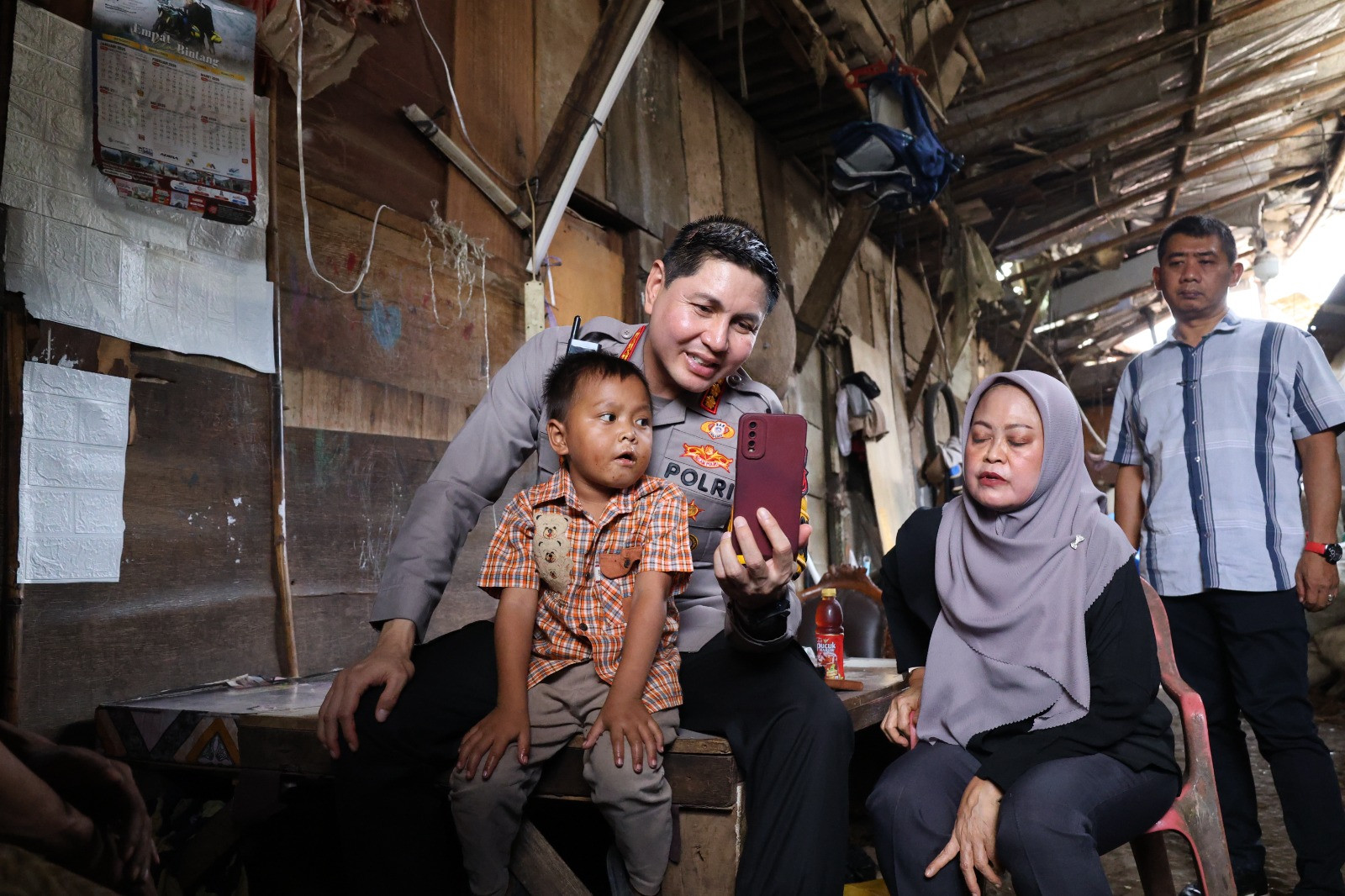 Polres Metro Jakarta Timur Lindungi Perempuan dan Anak: Fikri dan Noval Dipulangkan ke Pangkuan Ibunya