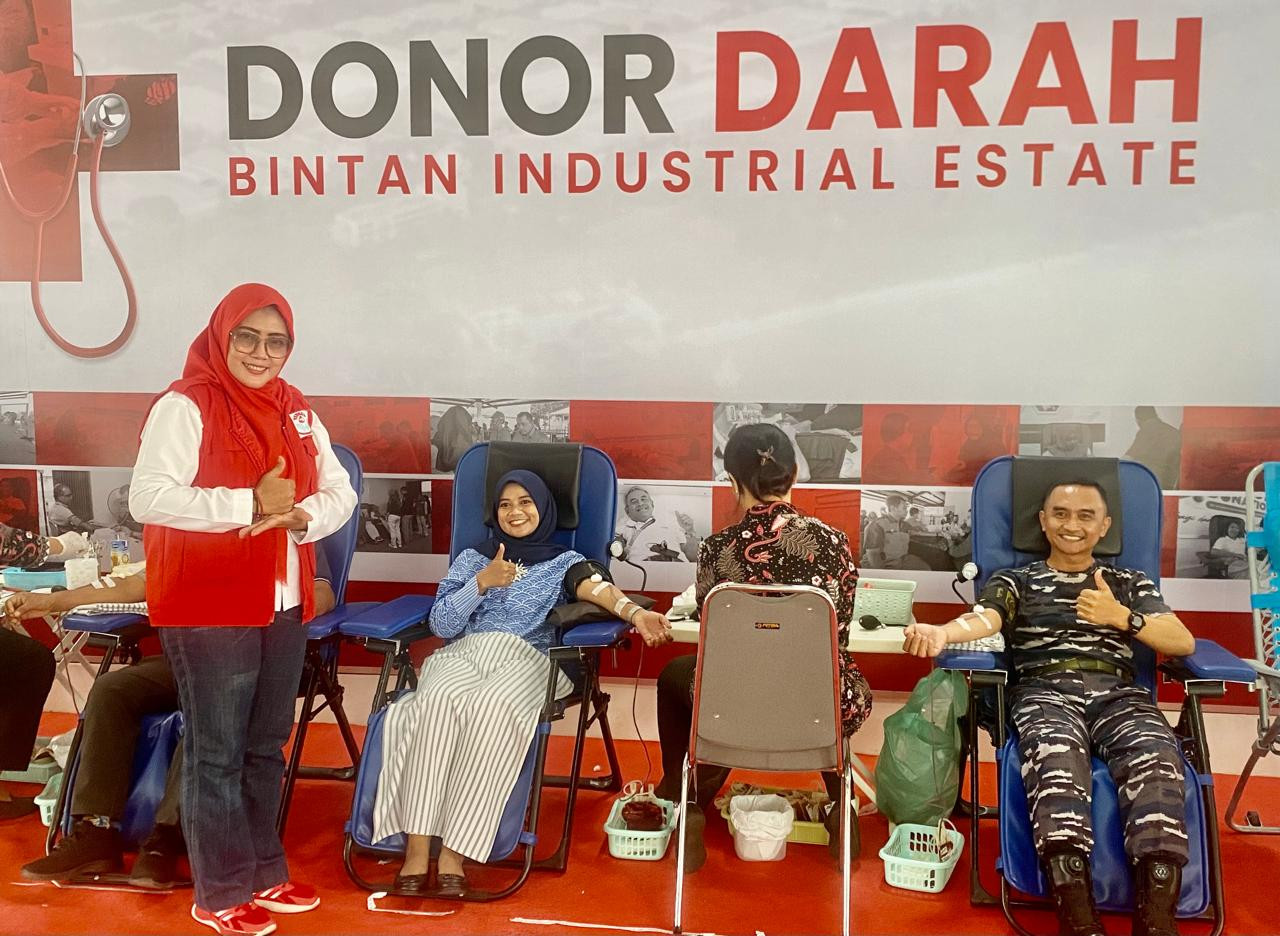 Lanal Bintan dan Ketua Cabang 5 Kodaeral IV Wujudkan Kepedulian Sosial Lewat Aksi Donor Darah