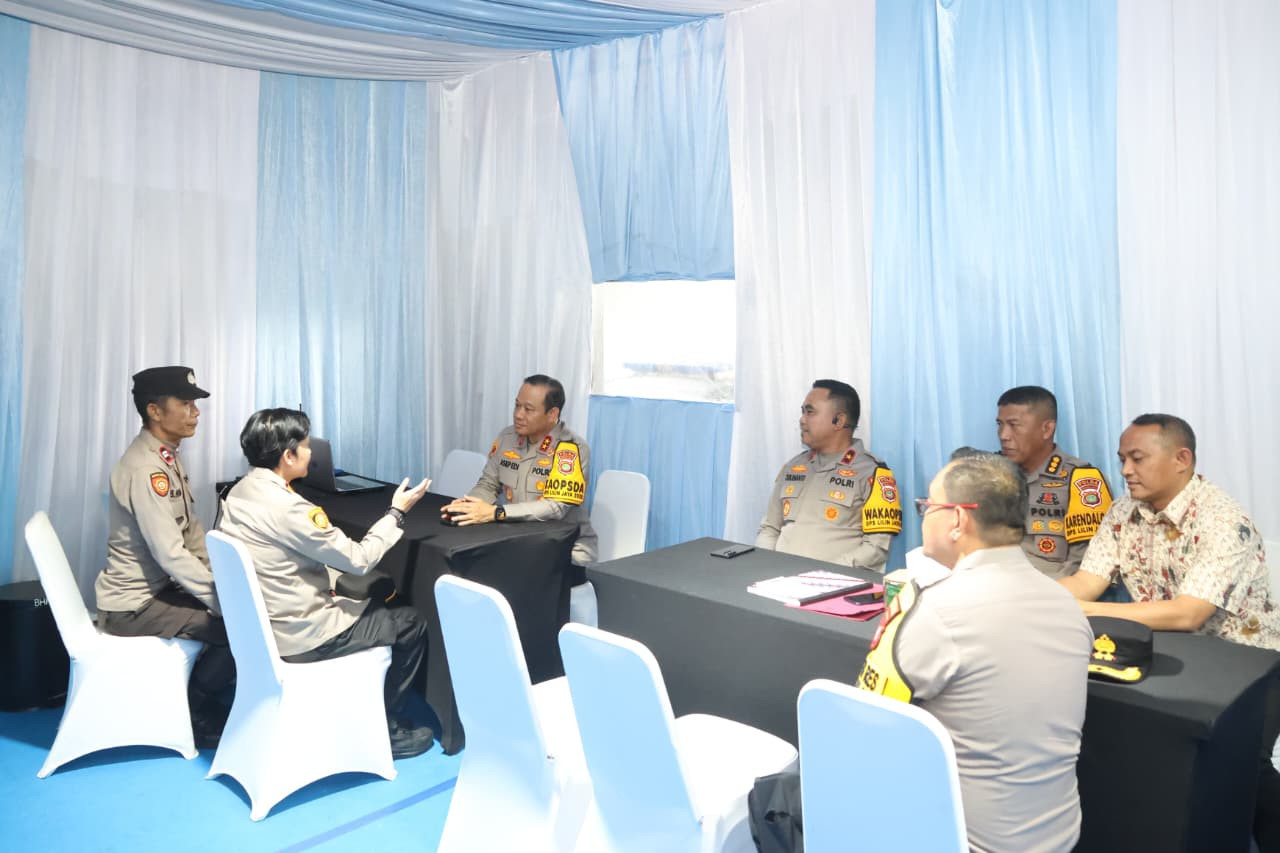 Kapolda Metro Jaya Tinjau Pospam dan Pantau Ibadah Natal di Jakarta