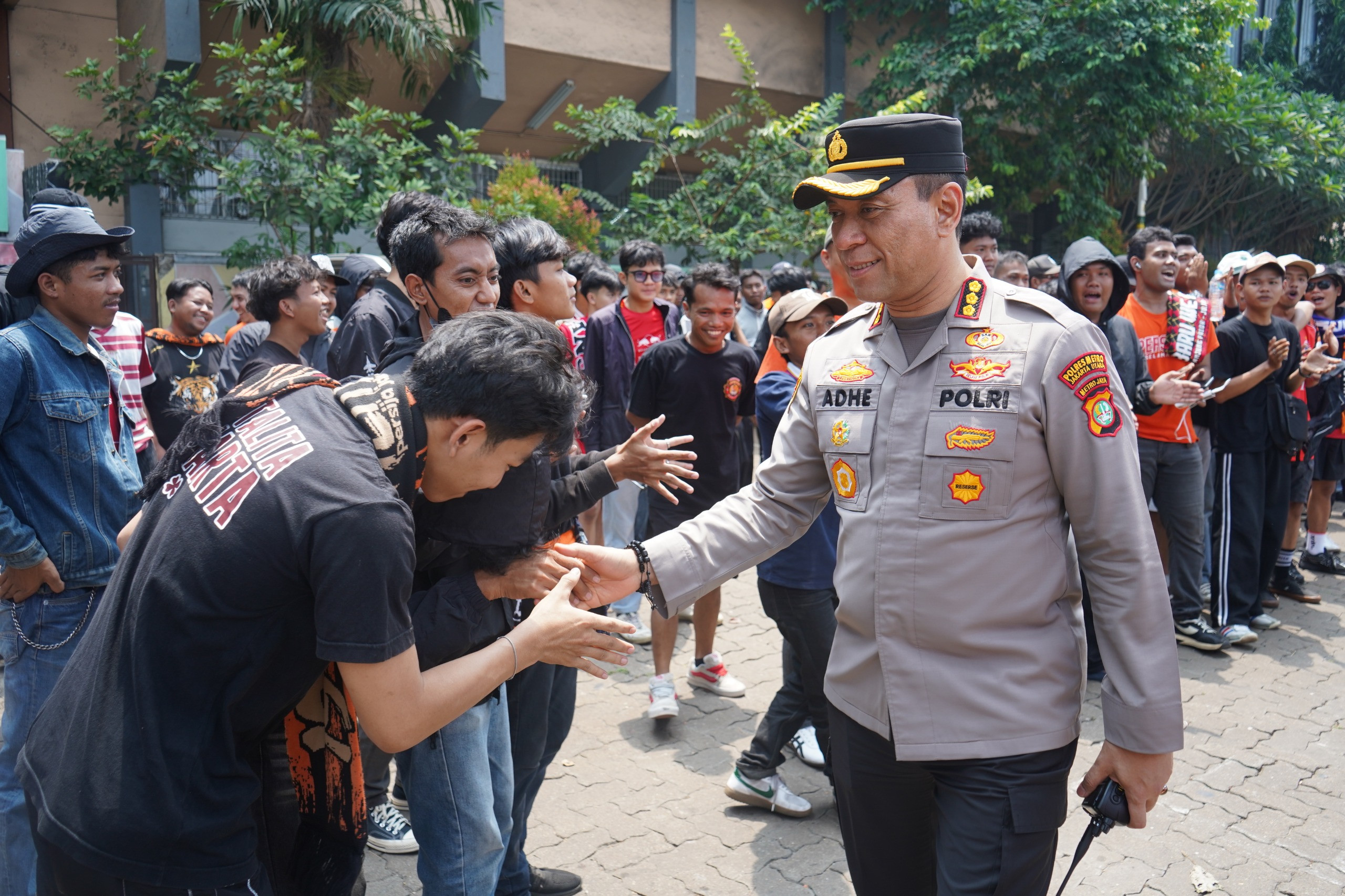 Polres Metro Jakarta Utara Kawal Keberangkatan Ratusan Jakmania Menuju GBK, Utamakan Keamanan dan Sportivitas