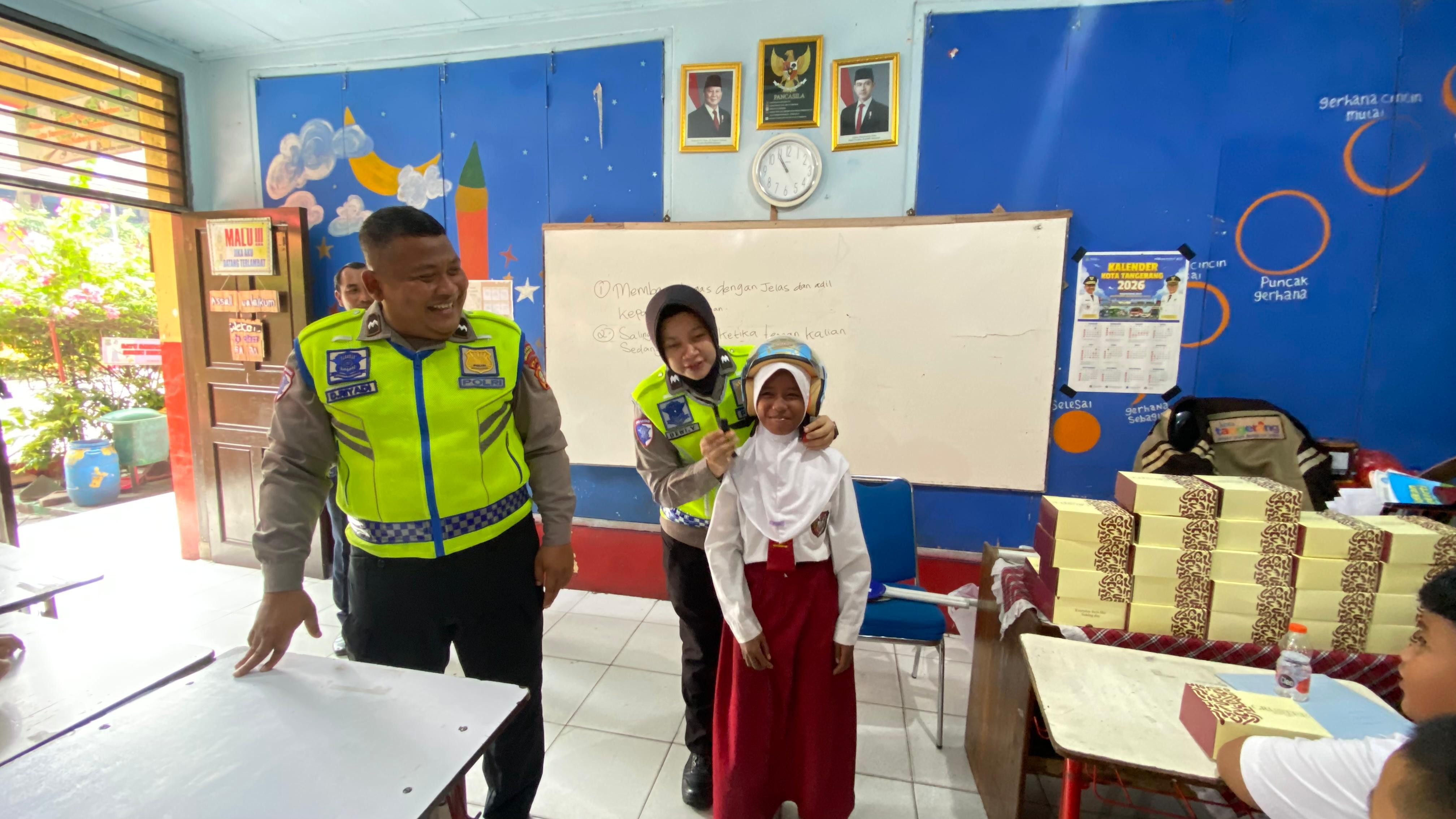 Police Goes To School, Polisi Ajak Pelajar SDN Cibodas Tertib Berlalu Lintas