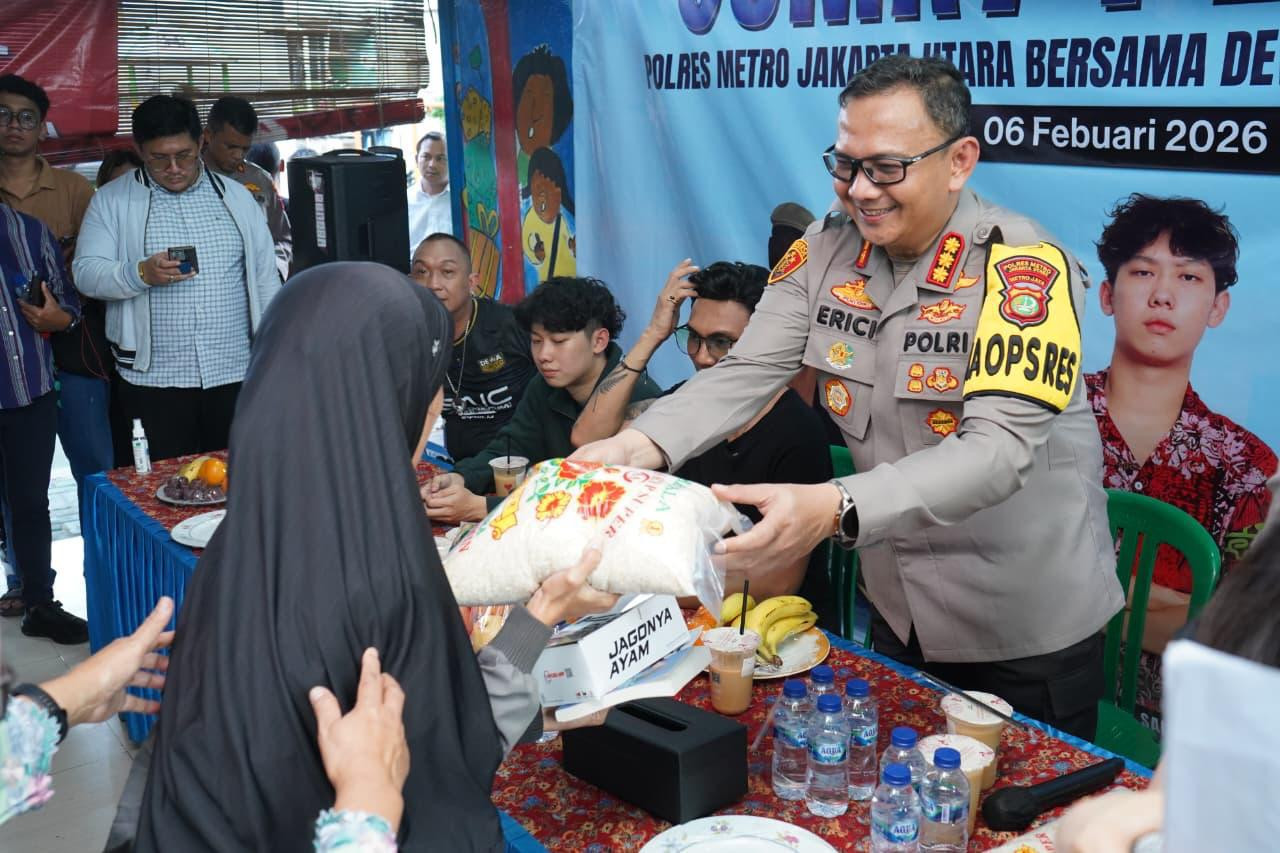 Kapolres Metro Jakut Gelar Jumat Peduli: Edukasi Narkoba hingga Bansos di RPTRA Sungai Bambu