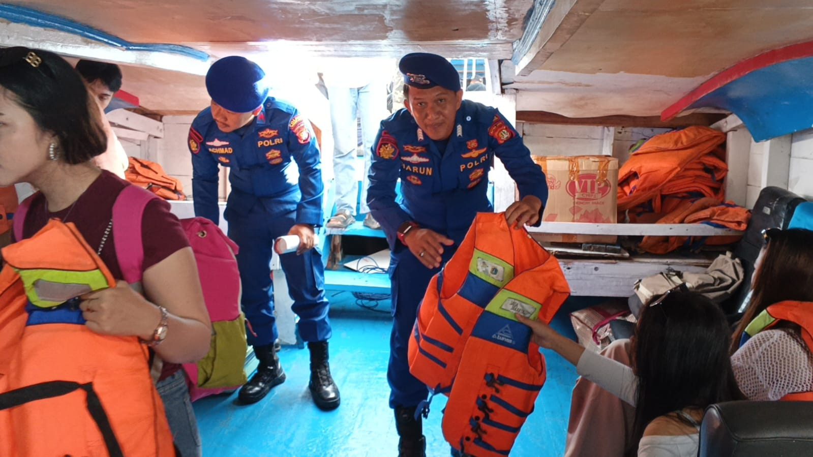 Patroli Dialogis Satpolairud Polres Kepulauan Seribu Melalui Jakarta On The Spot, Sosialisasikan Keselamatan Laut dan Layanan Polisi 110 kepada Wisatawan
