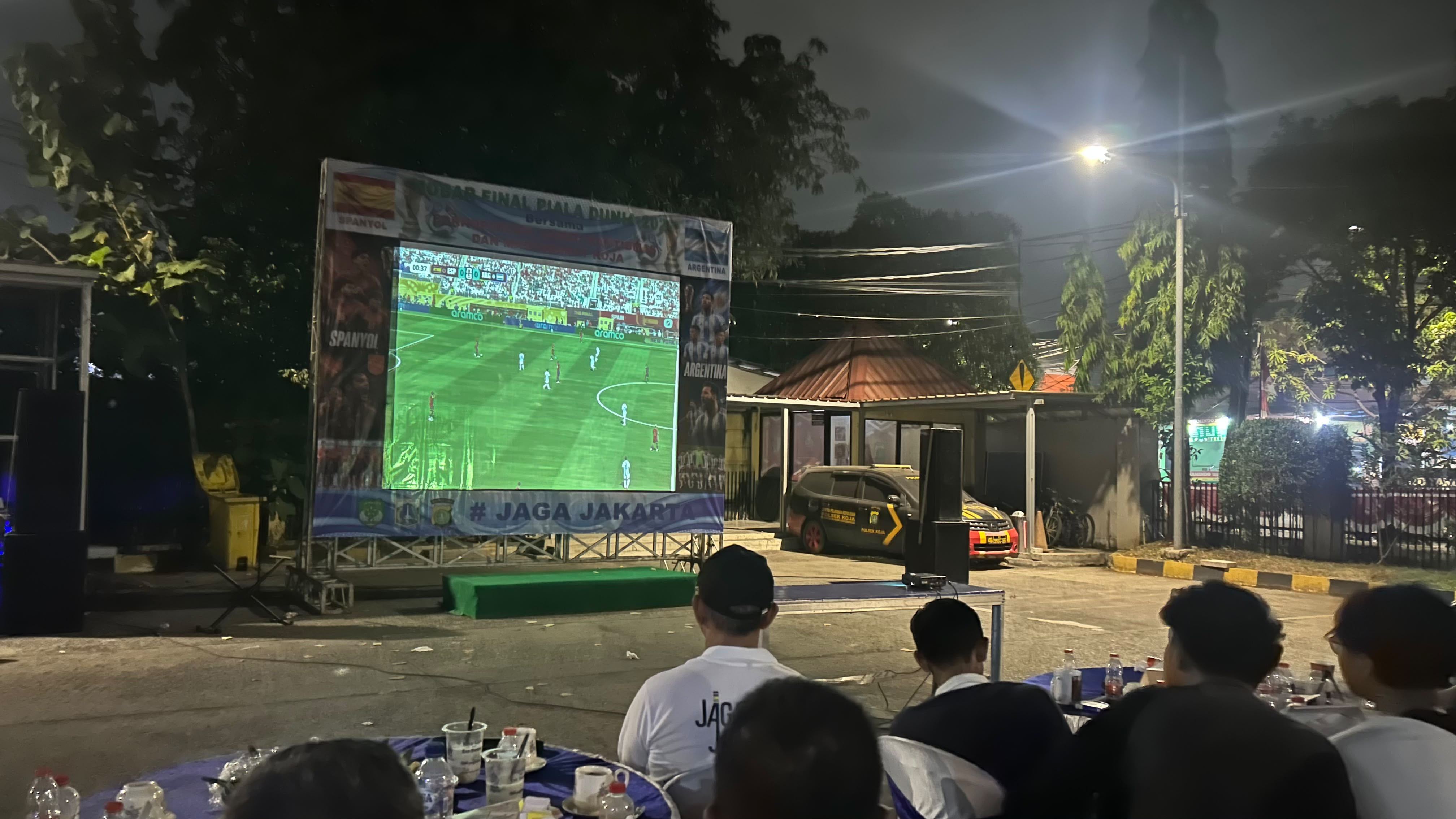 Polsek Koja Gelar Nobar Final Piala Dunia, Jadi Ajang Perkuat Sinergi dengan Warga