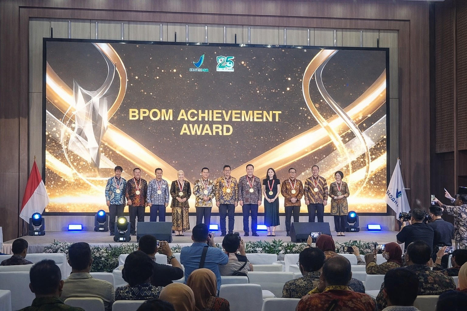 Polri Terima Penghargaan Khusus di Puncak HUT ke-25 BPOM RI, Apresiasi Sinergi Pengawasan Obat dan Makanan