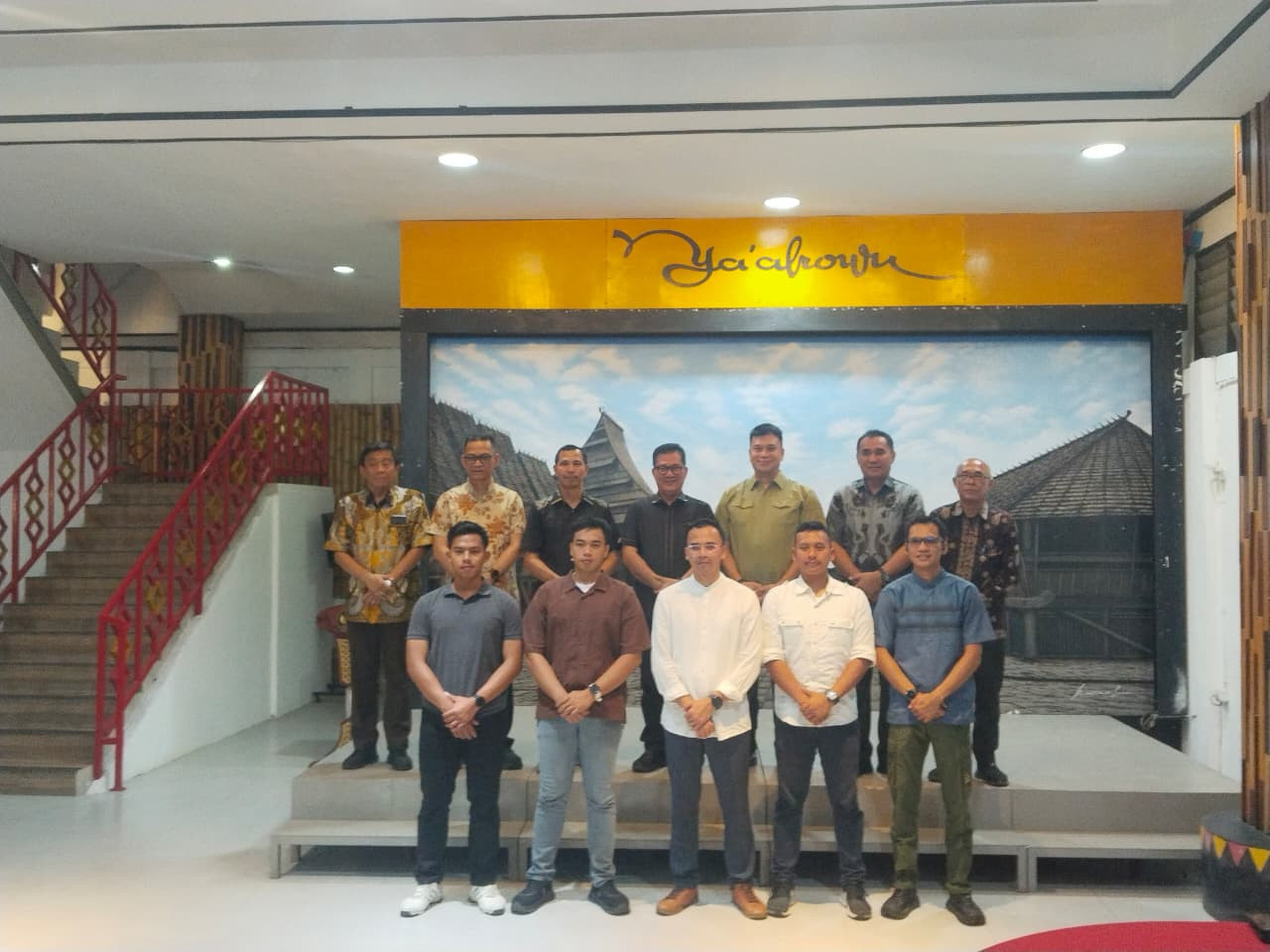 Usai Gelar Jamuan Makan Malam, Bupati Nias Selatan Didampingi Danlanal Nias Lakukan Kunjungan Kehormatan ke KRI Bung Karno-369