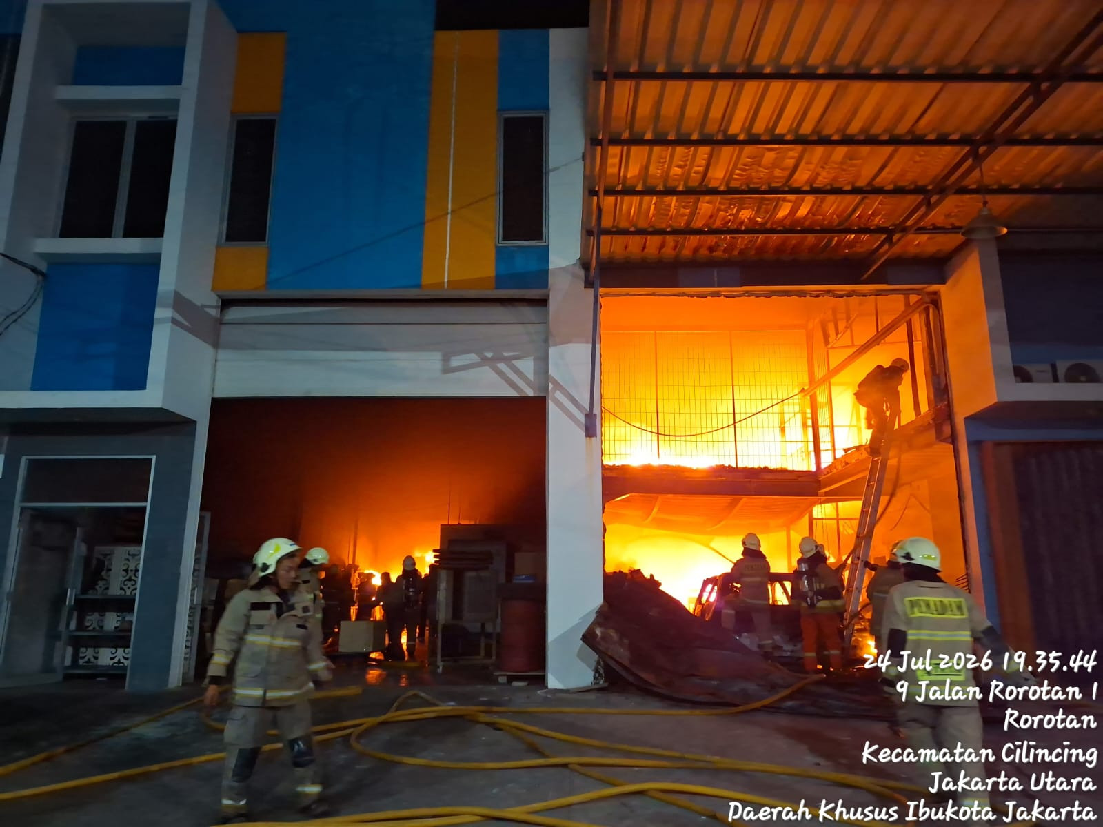 Gudang Distributor Pompa Air di Cilincing Terbakar, Polisi Selidiki Dugaan Korsleting Listrik