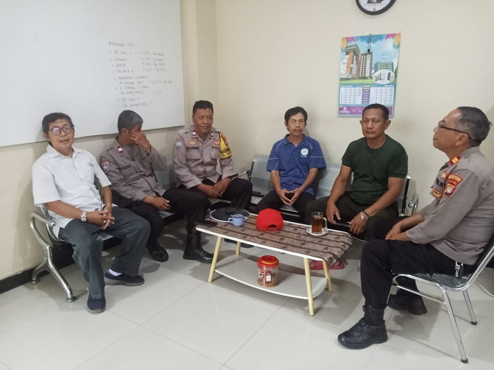 Kanit Binmas Polsek Bekasi Barat Sambangi Warga, Ajak Cegah Tawuran Remaja