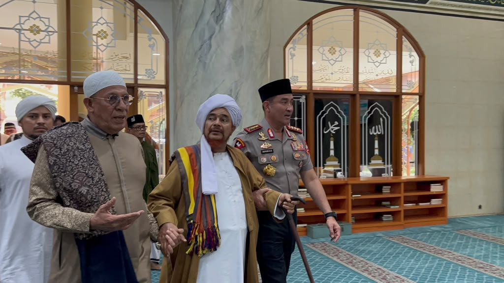 Kapolri Silaturahmi dengan Habib Umar bin Hafidz, Perkuat Sinergi Ulama dan Polri
