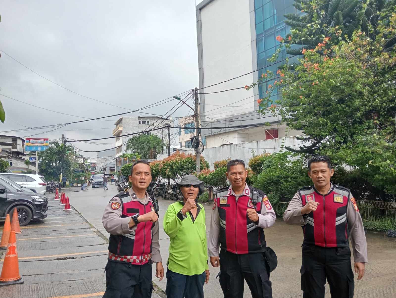 Polsek Pademangan Gelar Patroli Jalan Kaki, Perkuat Program “Jaga Lingkungan” di Kampung Muka