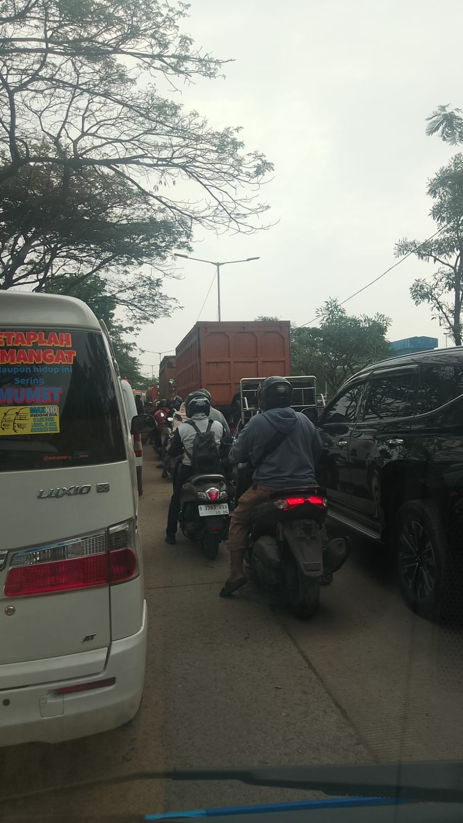 Warga Keluhkan Kemacetan Harian di Jalan Marunda-Cilincing, Kontainer Jadi Sorotan