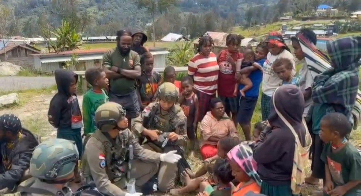 Sentuhan Kemanusiaan Operasi Damai Cartenz 2026: Pelayanan Kesehatan dan Rasa Aman Hadir di Distrik Sinak