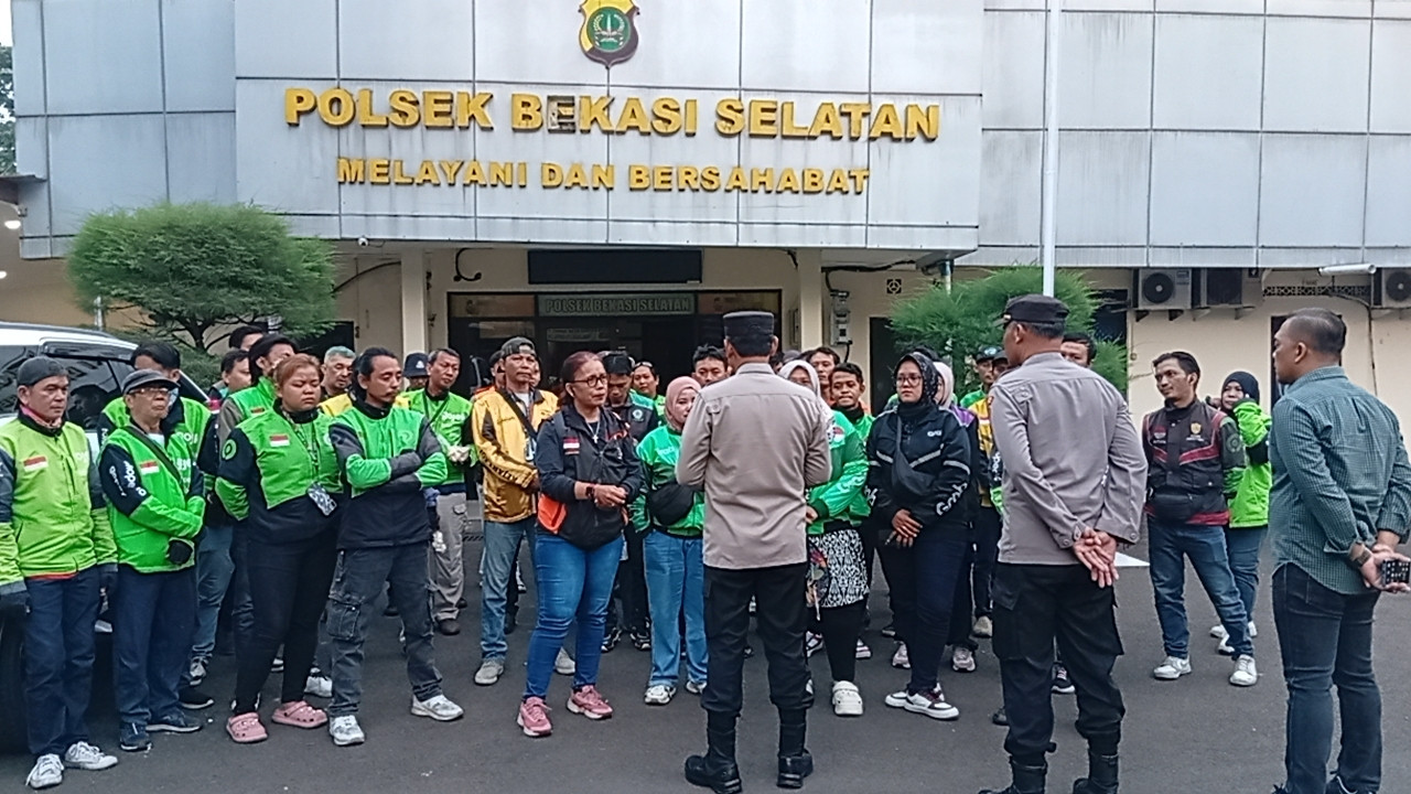 Hangat dan Humanis, Kapolsek Bekasi Selatan Lepas Keberangkatan Ojol ke Monas di Hari Buruh 2026