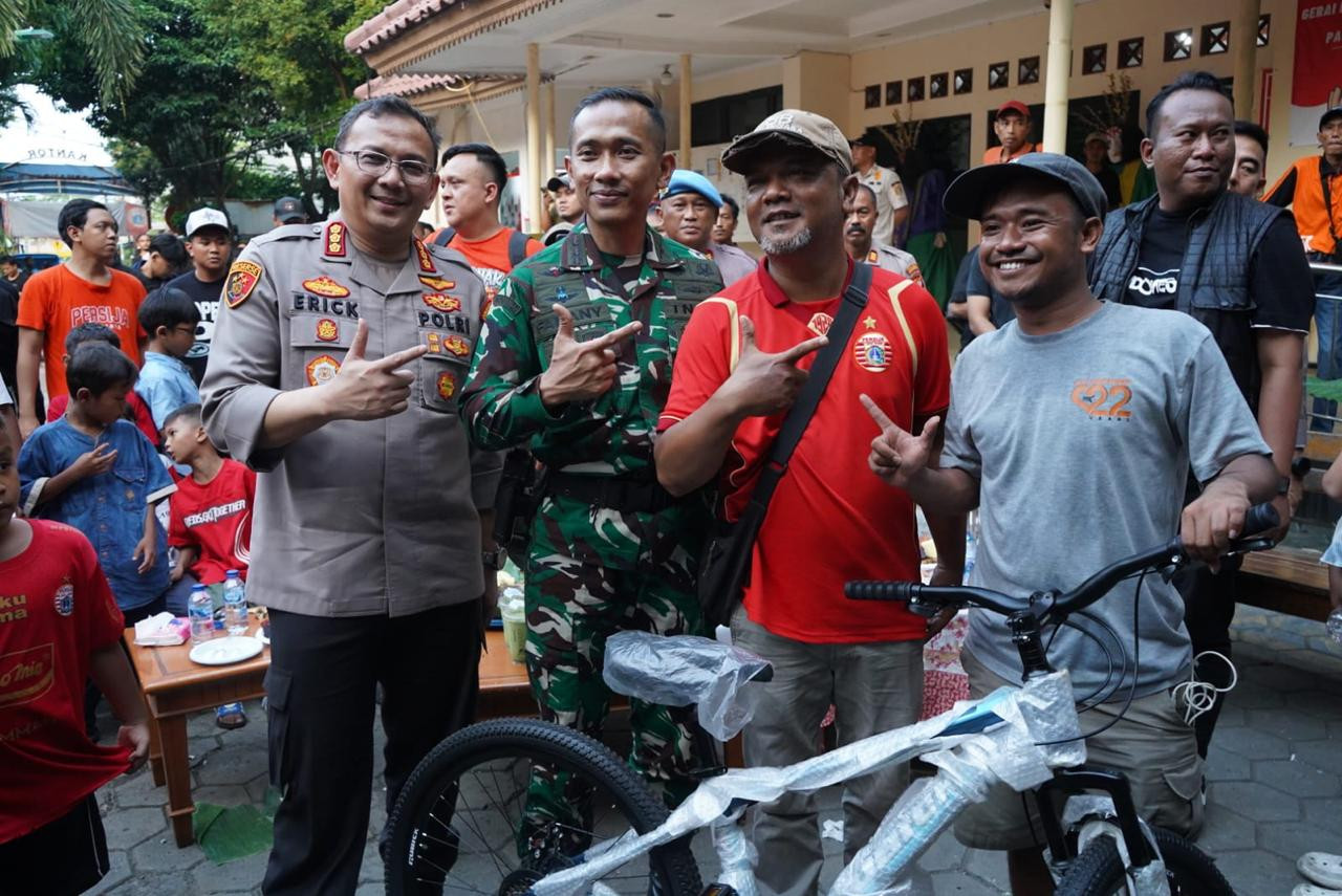 Kapolres Metro Jakarta Utara Tinjau Langsung Pengamanan Nobar Persija vs Persib di Pademangan