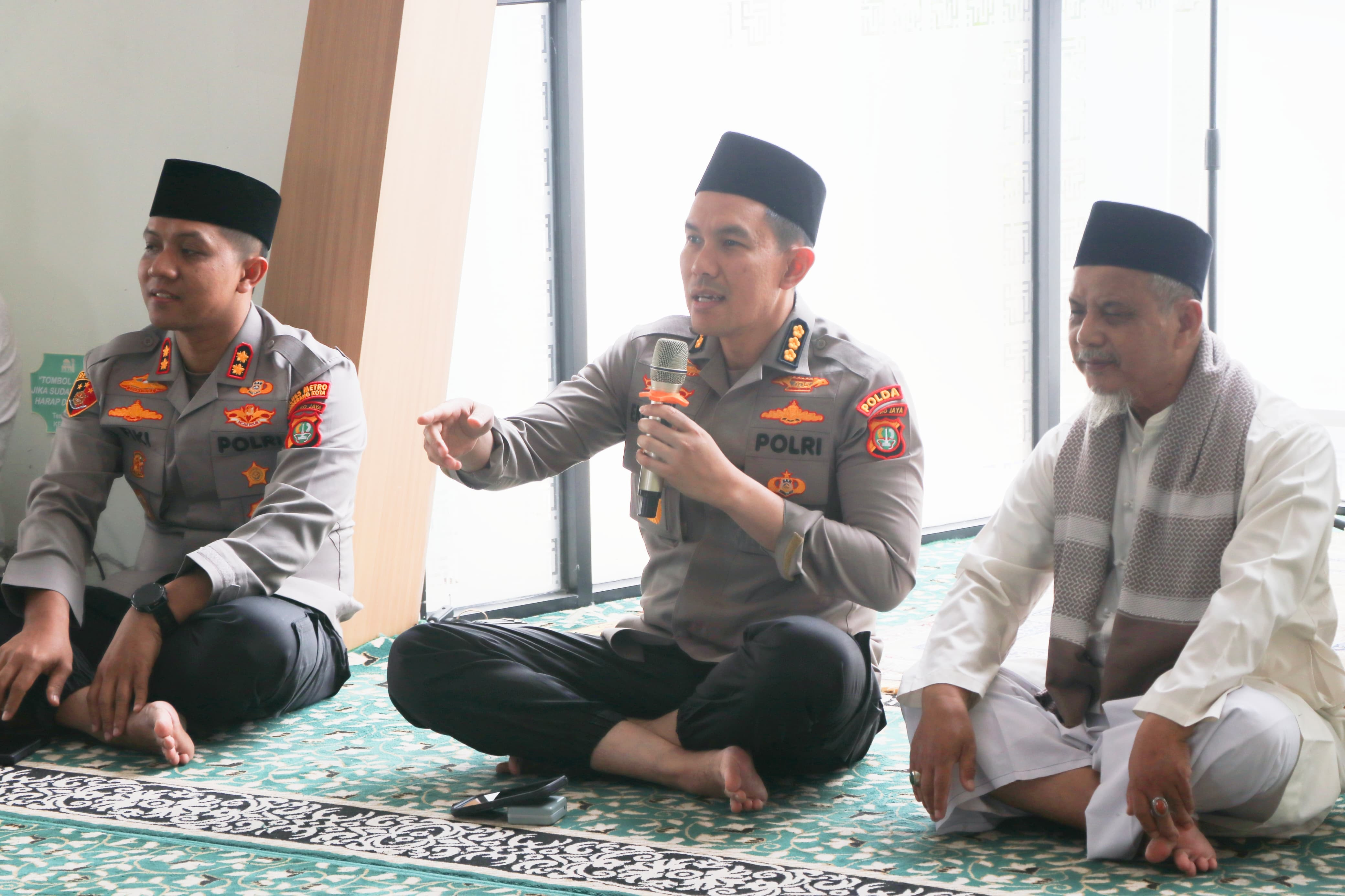 Jumat Curhat di Masjid Al-Fattah, Polisi Ajak Orang Tua Awasi Anak